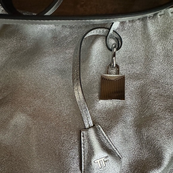 TOM FORD Large Metallic Calfskin Leather Bucket Bag in Silver NWT - Picture 2 of 14